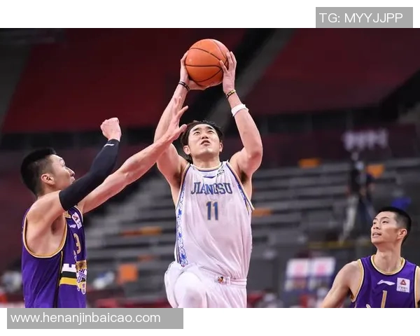 吴冠希：从篮球新星到职业生涯巅峰的奋斗历程与成就解析